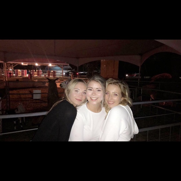 Meet your Posher, Taylor - Picture 1 of 1